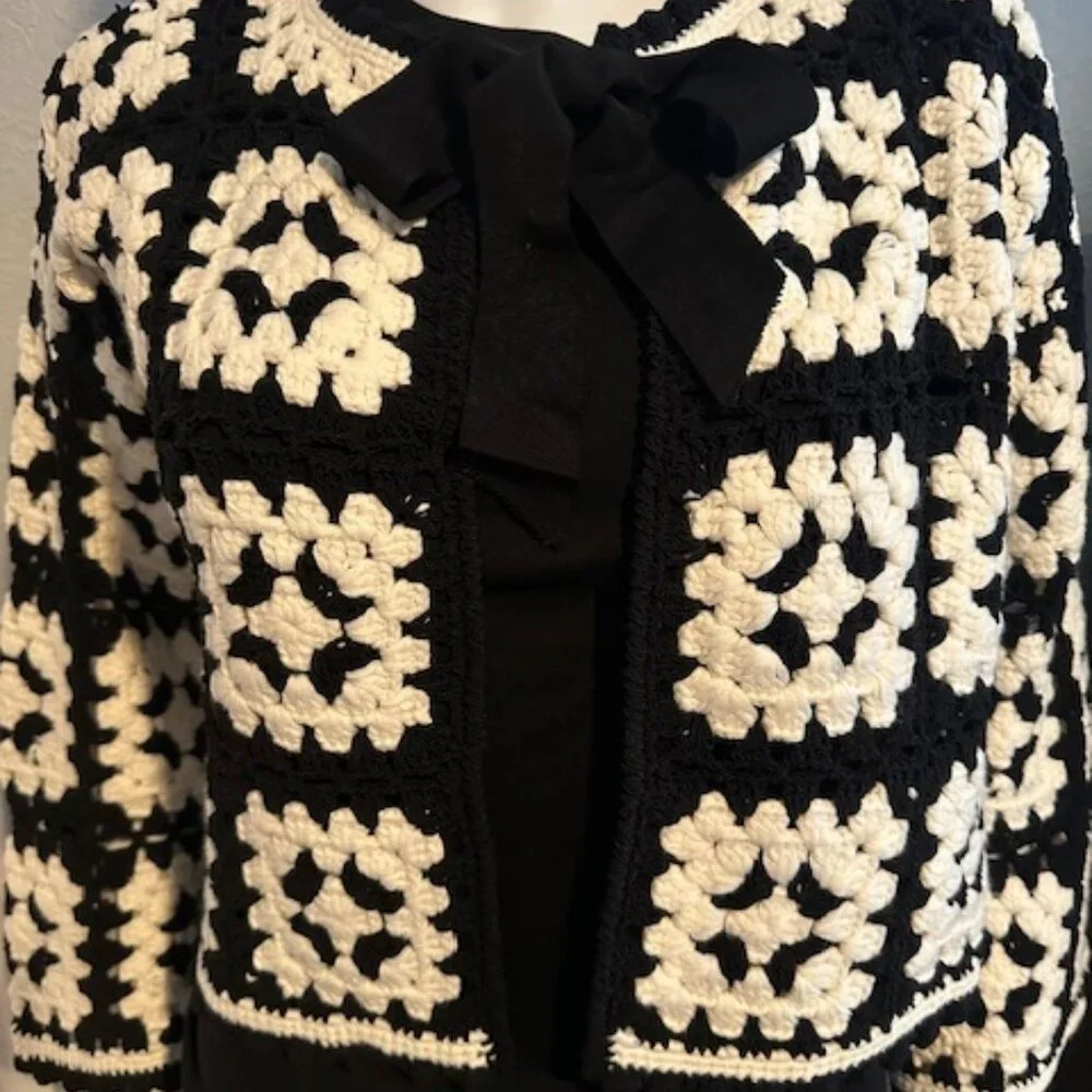 Alice + Olivia Anderson Crochet Cropped Cardigan Sweater NWT - Picture 2 of 6